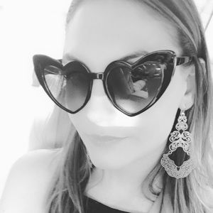 Meet your Posher, Elissa